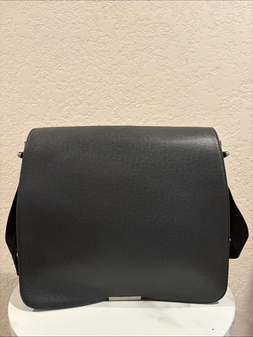 Louis Vuitton Viktor Taiga Leather/Nylon Dark Green LV Shoulder Bag
